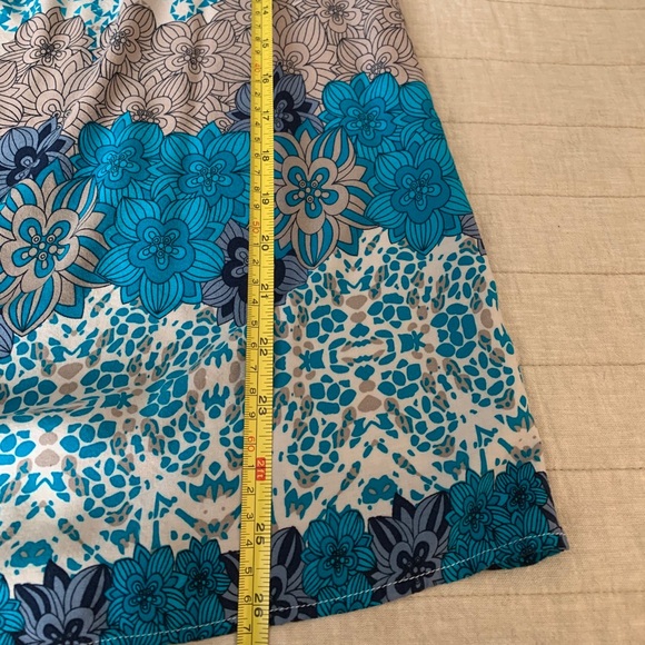 ✨3 for $25✨ Fun 2 Fun square neck top - Picture 7 of 7